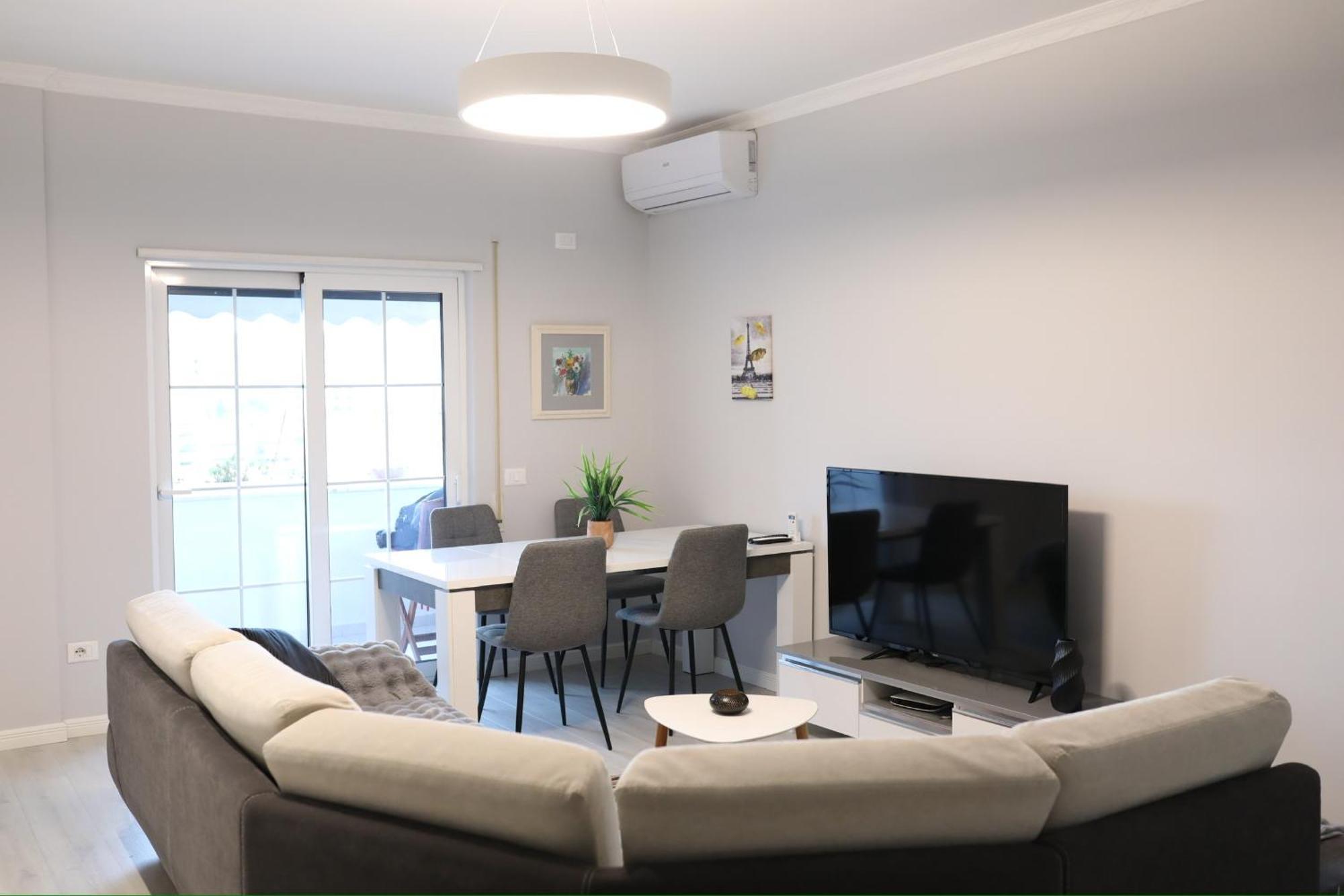 Tirana Gallery Apartment - City Center View المظهر الخارجي الصورة