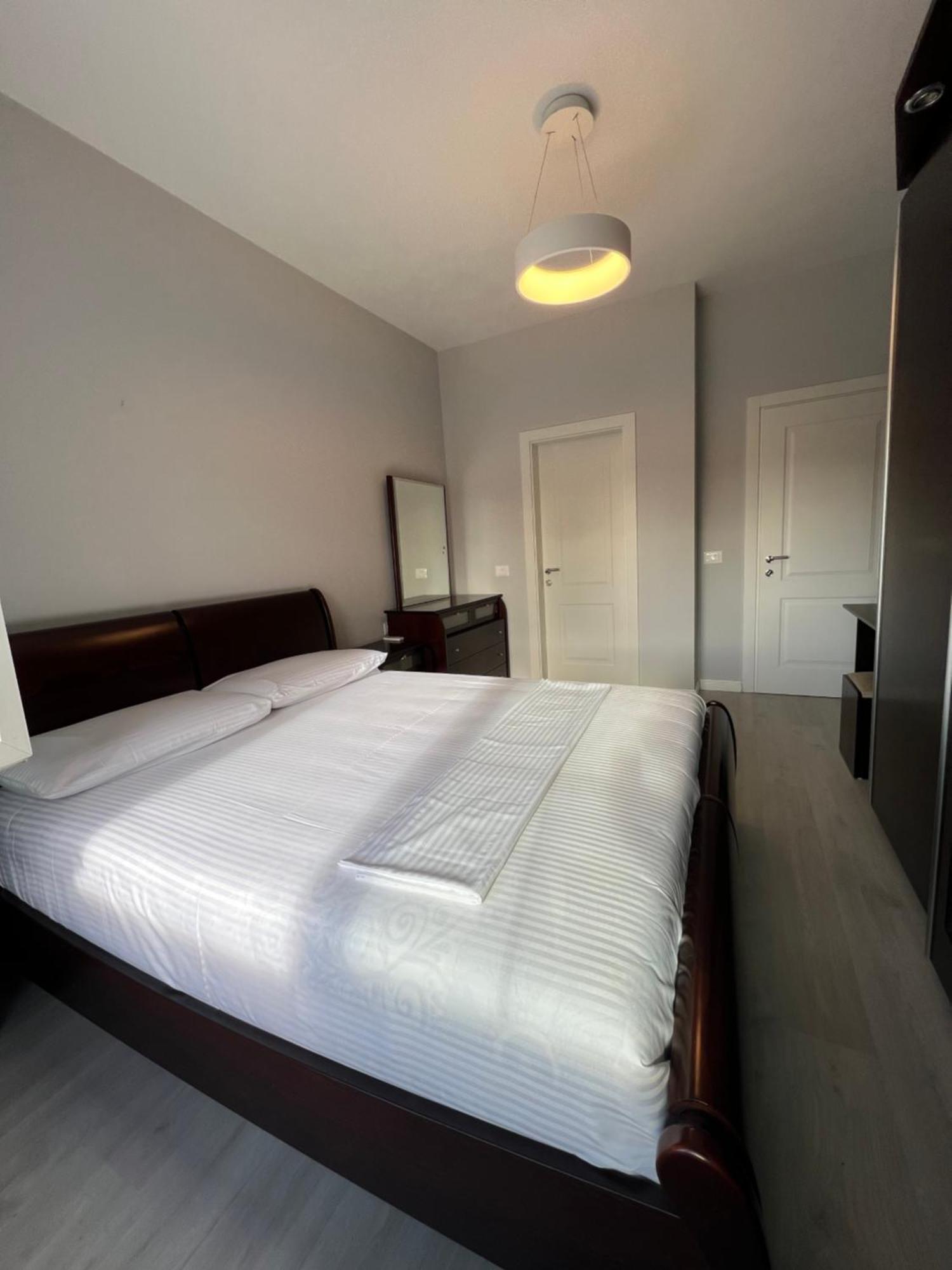 Tirana Gallery Apartment - City Center View المظهر الخارجي الصورة